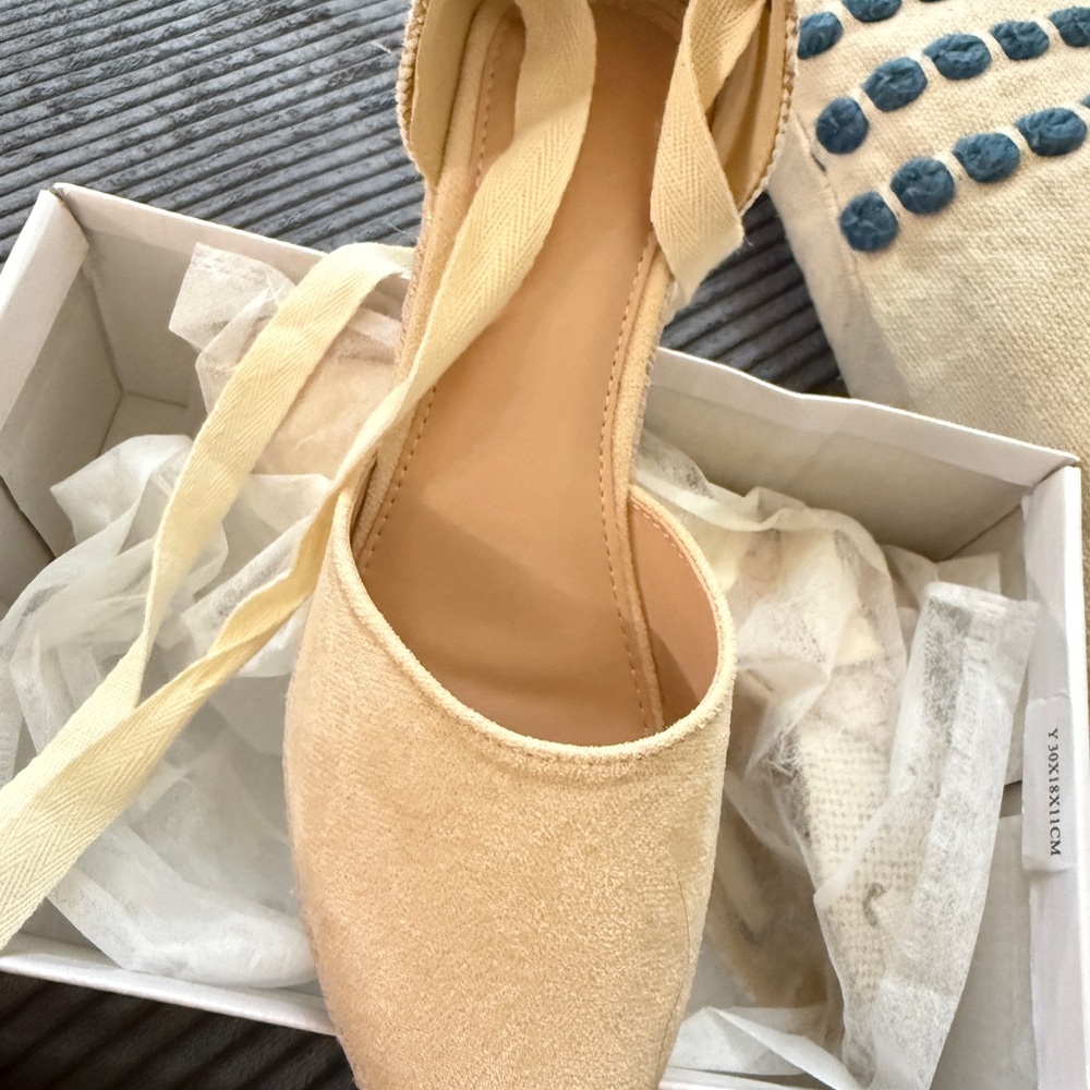 Elegant Cream Wedges